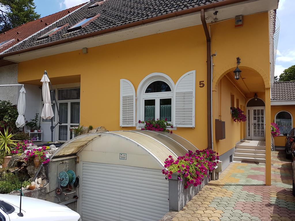 Ilona Vendeghaz Hotel Siofok Ngoại thất bức ảnh